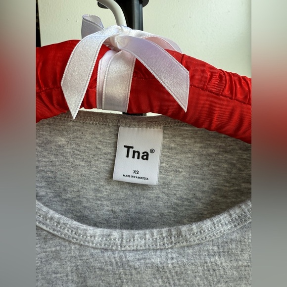 TNA Light Gray Ruched Crop Top - Picture 5 of 5